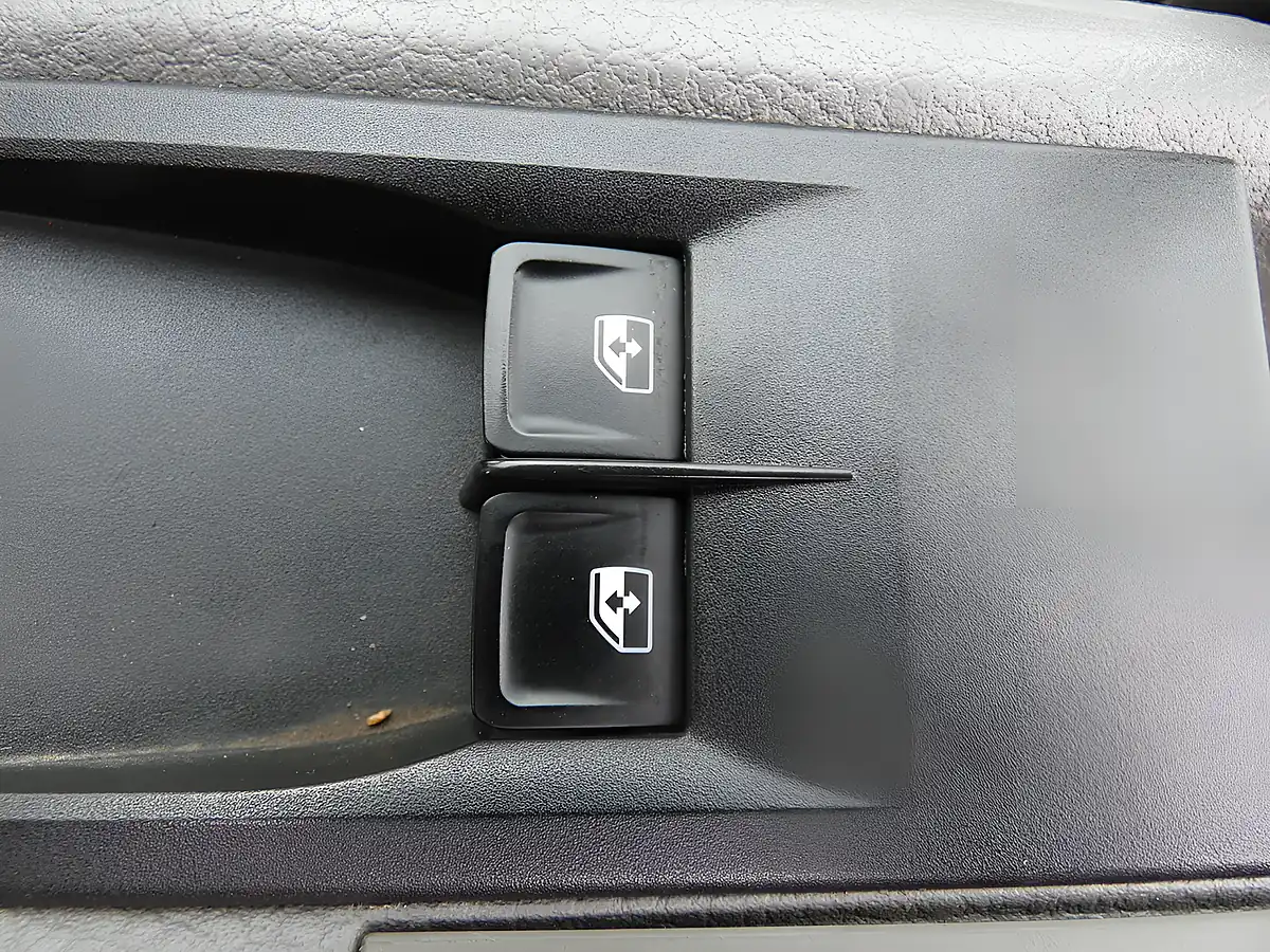 Used 2021 Volkswagen Crafter Startline White - Interior and Exterior details 15