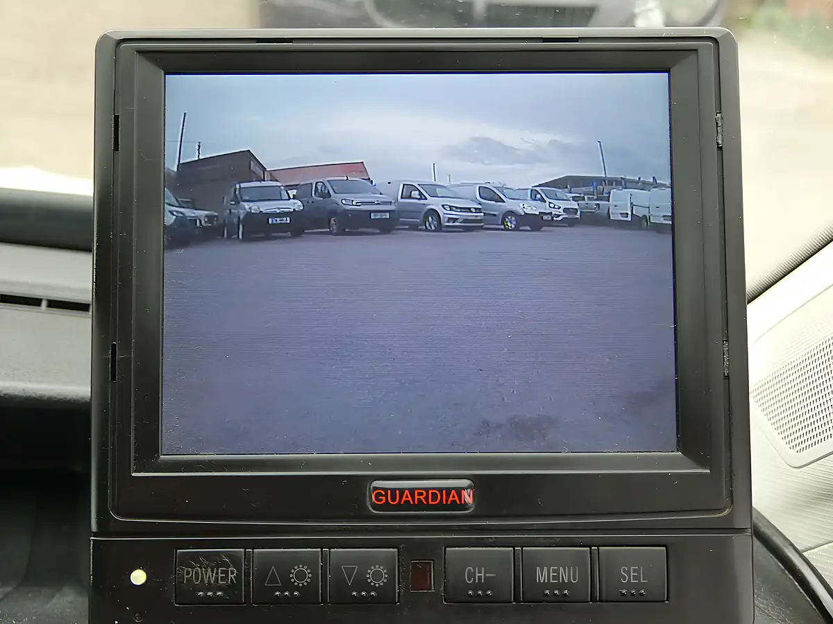 Used 2021 Volkswagen Crafter Startline White - Interior and Exterior details 16