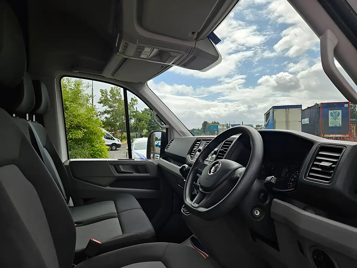 Used 2021 Volkswagen Crafter Startline White - Interior and Exterior details 11