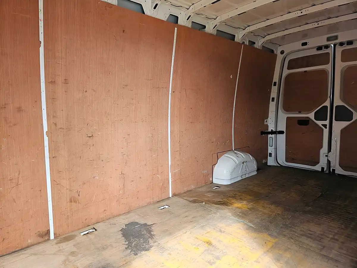 Used 2021 Volkswagen Crafter Startline White - Interior and Exterior details 9