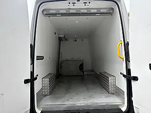 Used 2021 Volkswagen Crafter Startline White - Interior and Exterior details 16