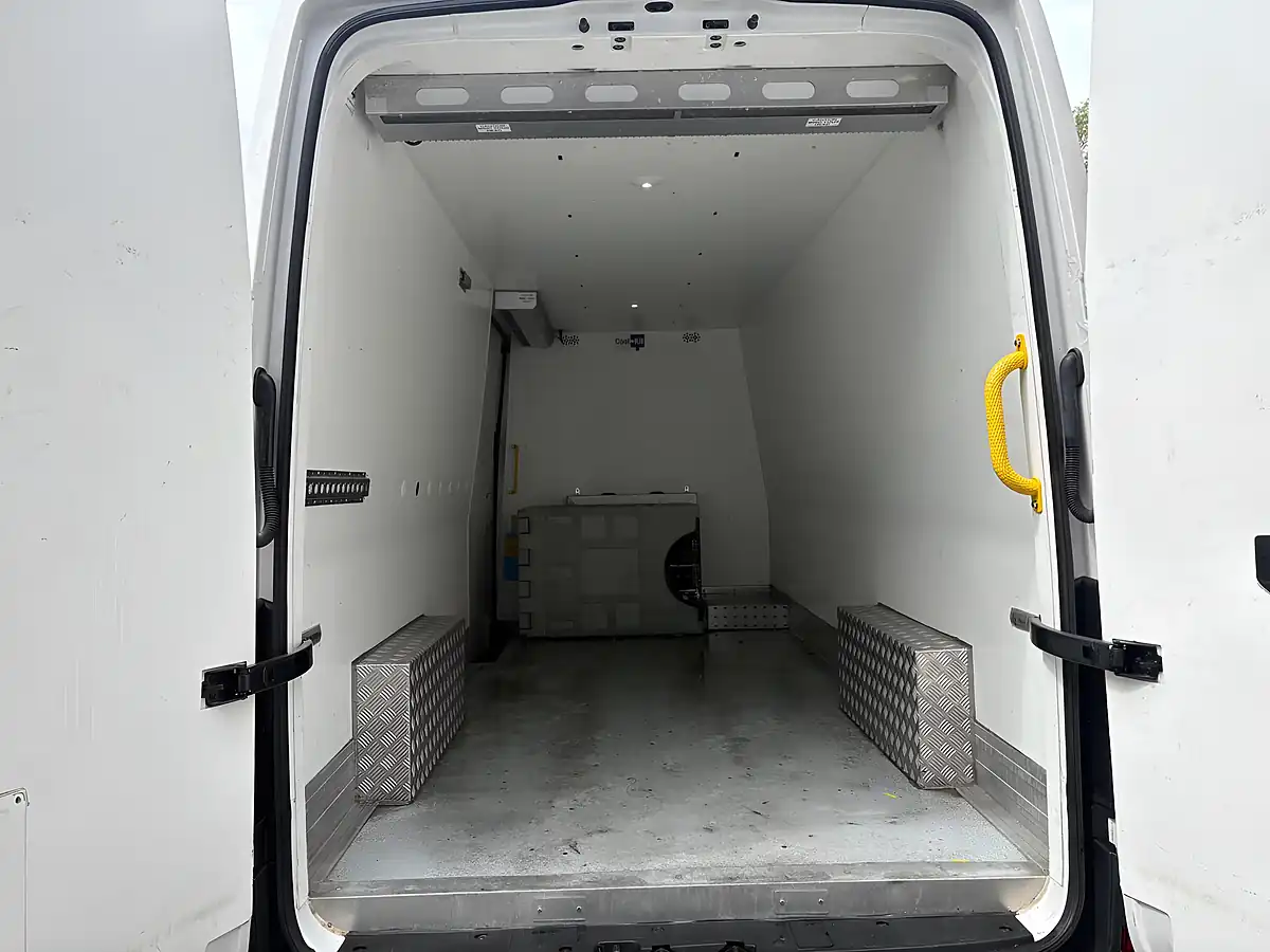 Used 2021 Volkswagen Crafter Startline White - Interior and Exterior details 16
