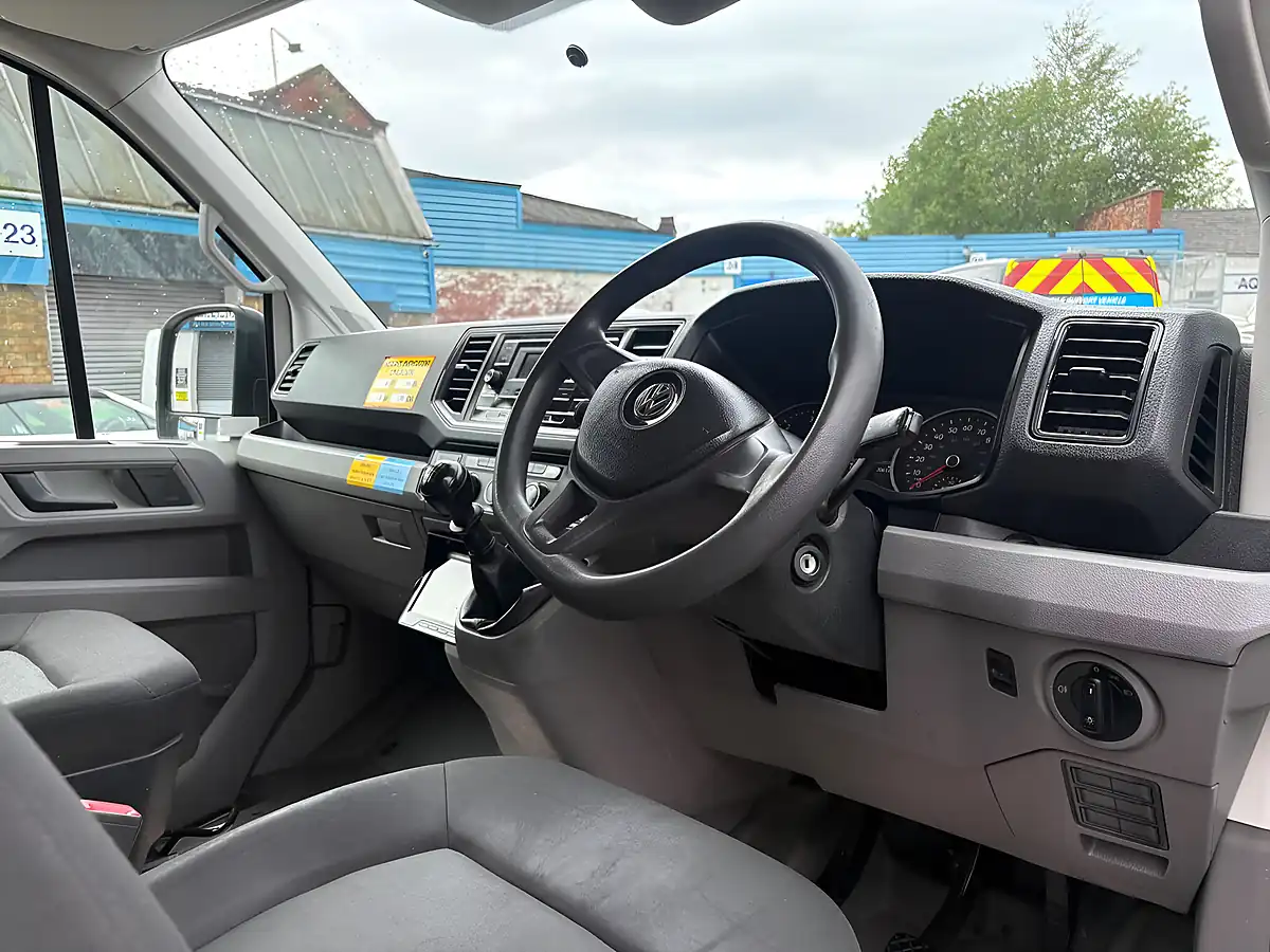 Used 2021 Volkswagen Crafter Startline White - Interior and Exterior details 17