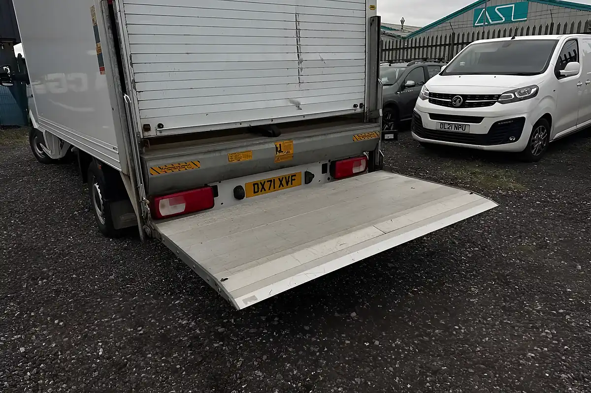Used 2021 Volkswagen Crafter Startline White - Interior and Exterior details 10