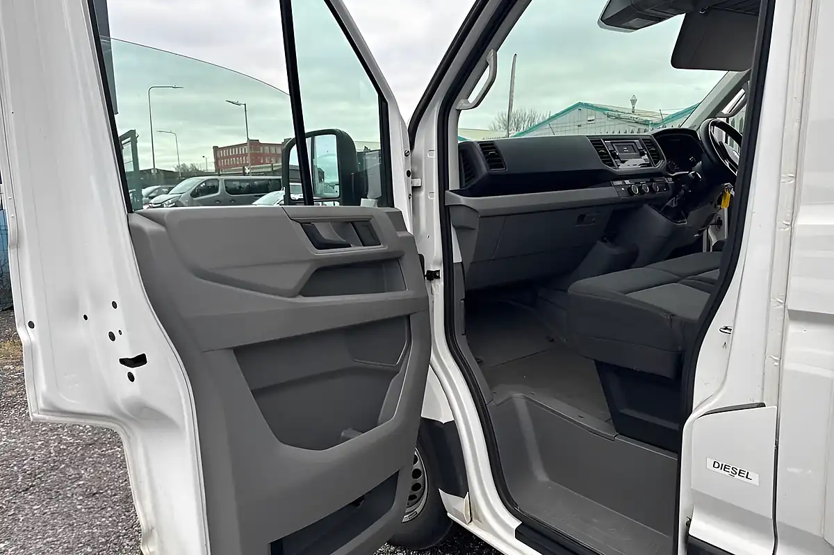 Used 2021 Volkswagen Crafter Startline White - Interior and Exterior details 13