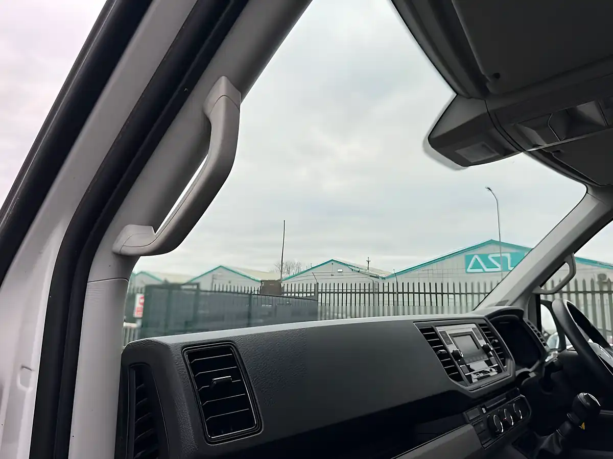 Used 2021 Volkswagen Crafter Startline White - Interior and Exterior details 14