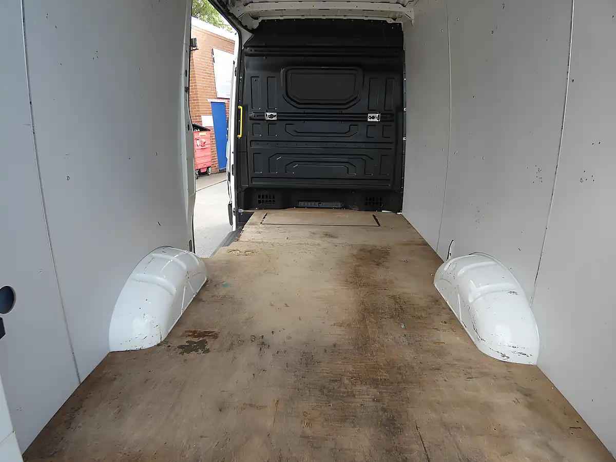 Used 2021 Volkswagen Crafter Startline White - Interior and Exterior details 3