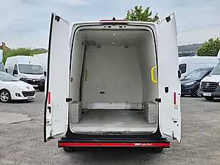 Used 2021 Volkswagen Crafter Startline White - Interior and Exterior details 10