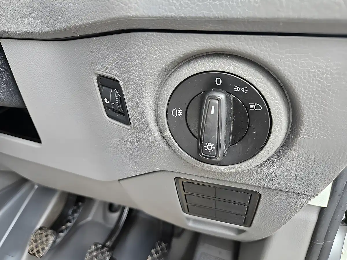 Used 2021 Volkswagen Crafter Trendline White - Interior and Exterior details 18