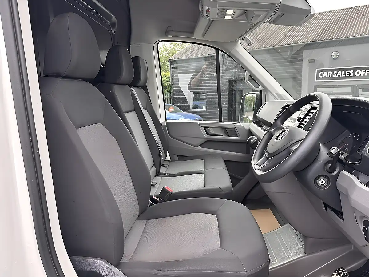 Used 2021 Volkswagen Crafter Trendline White - Interior and Exterior details 5