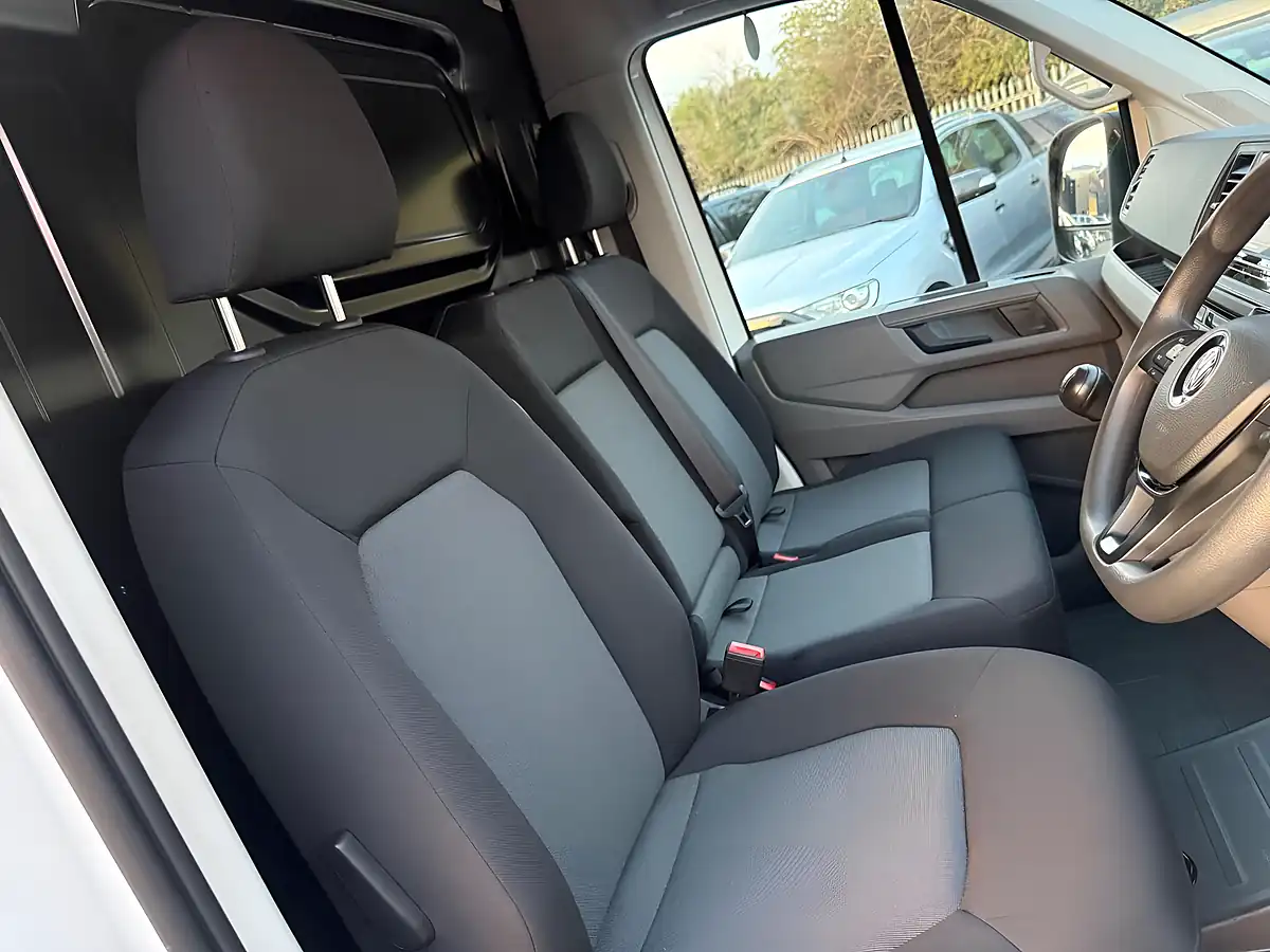 Used 2021 Volkswagen Crafter Trendline White - Interior and Exterior details 12