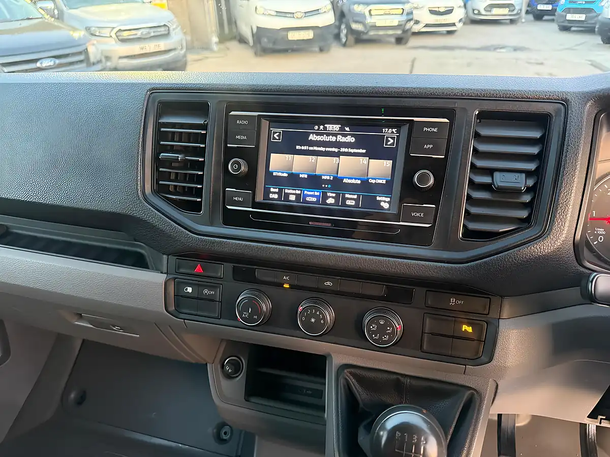 Used 2021 Volkswagen Crafter Trendline White - Interior and Exterior details 15