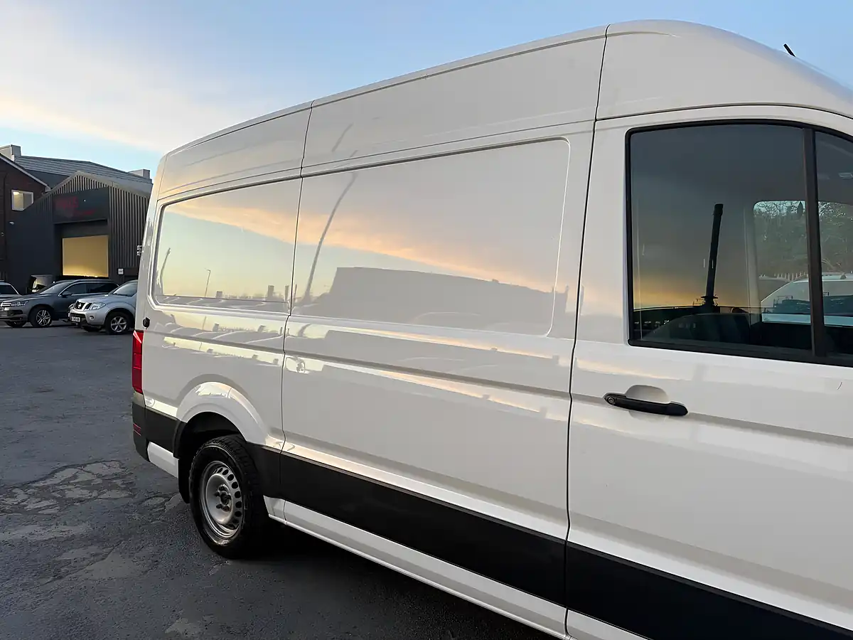 Used 2021 Volkswagen Crafter Trendline White - Interior and Exterior details 16