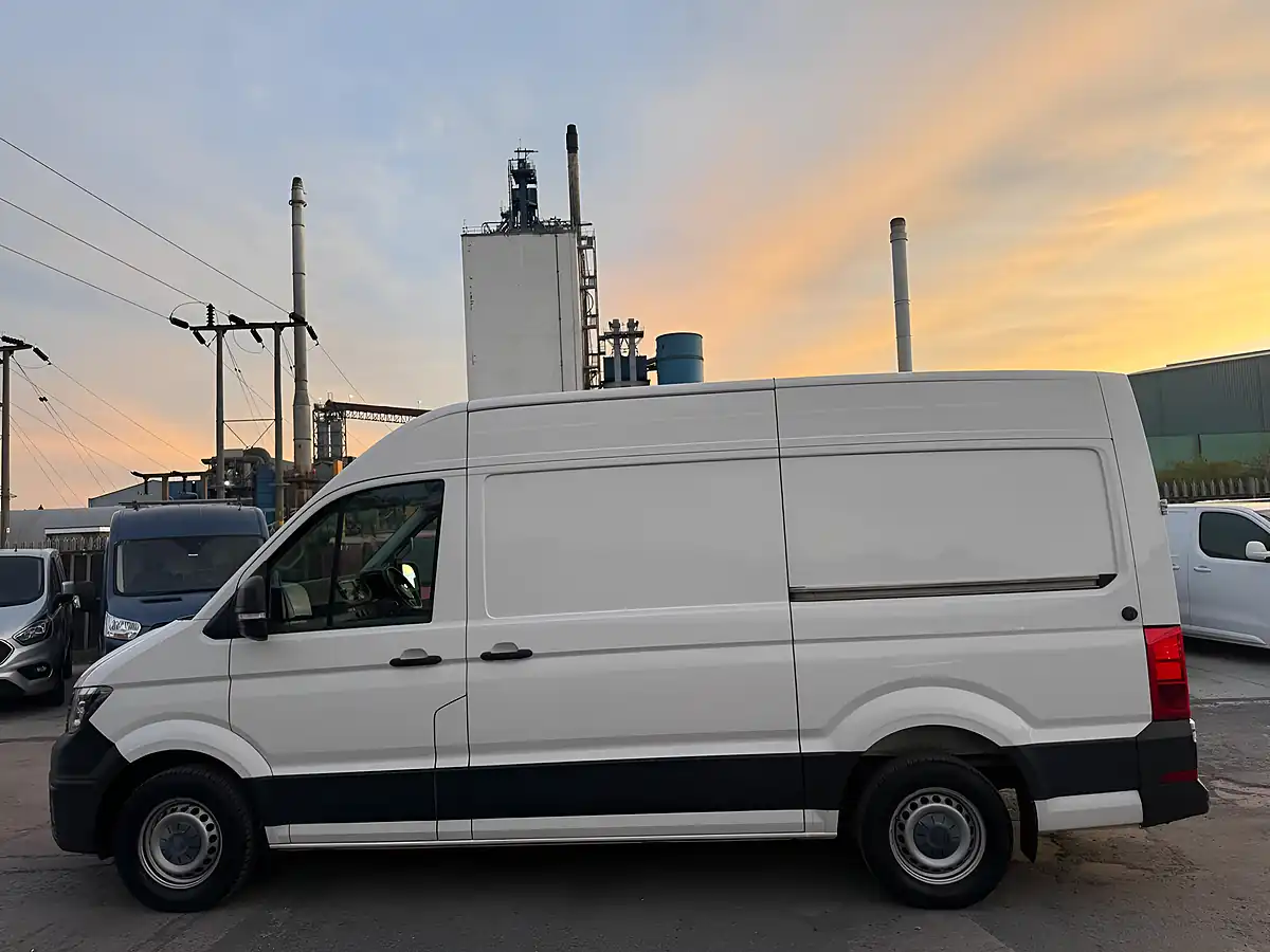 Used 2021 Volkswagen Crafter Trendline White - Interior and Exterior details 8