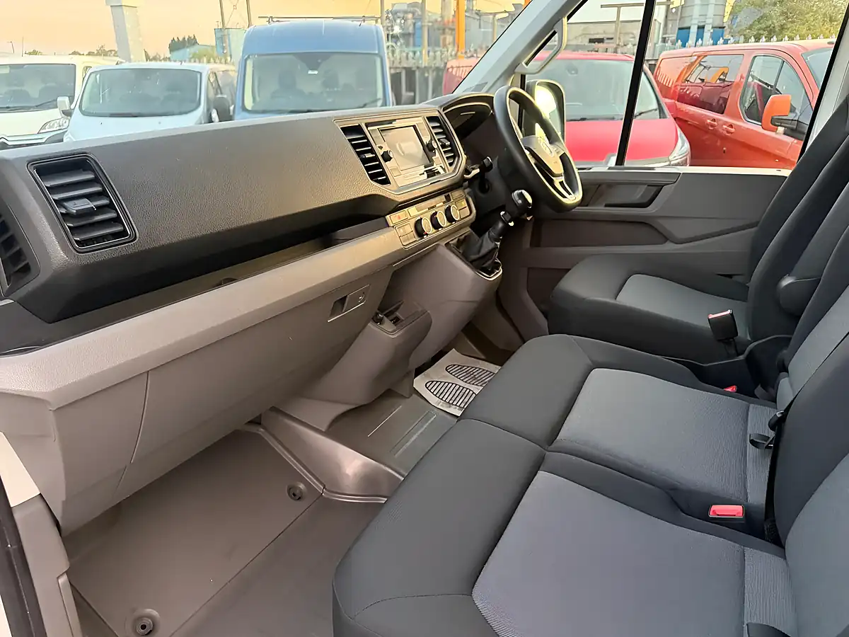 Used 2021 Volkswagen Crafter Trendline White - Interior and Exterior details 9