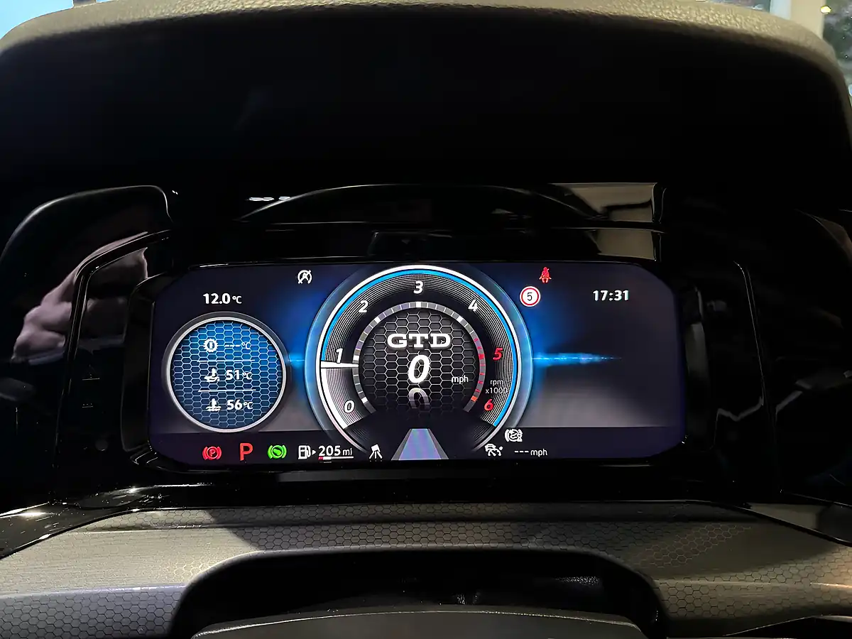 Used 2021 Volkswagen Golf Gtd Blue - Interior and Exterior details 11