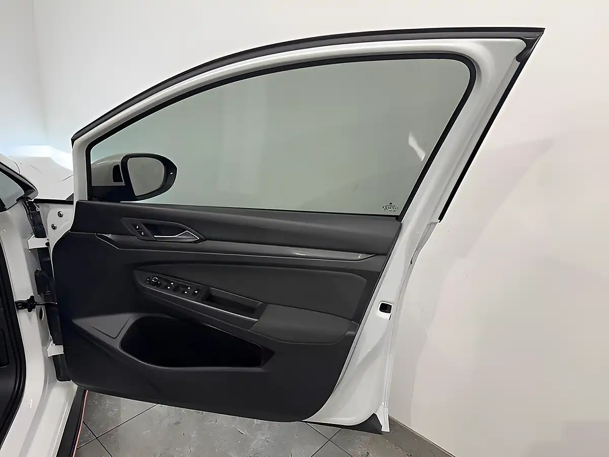 Used 2021 Volkswagen Golf GTI Clubsport White - Interior and Exterior details 12