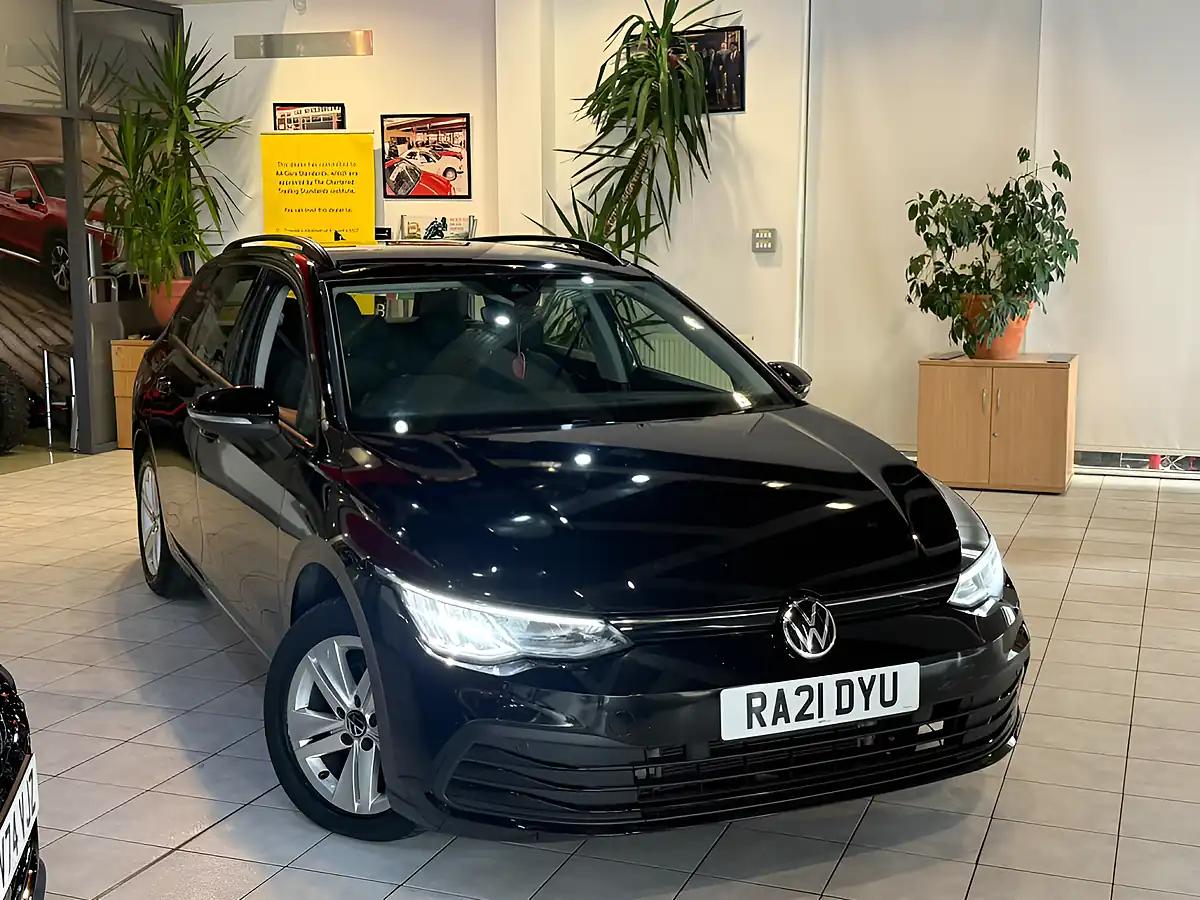 Used 2021 Volkswagen Golf Life Black - Front View