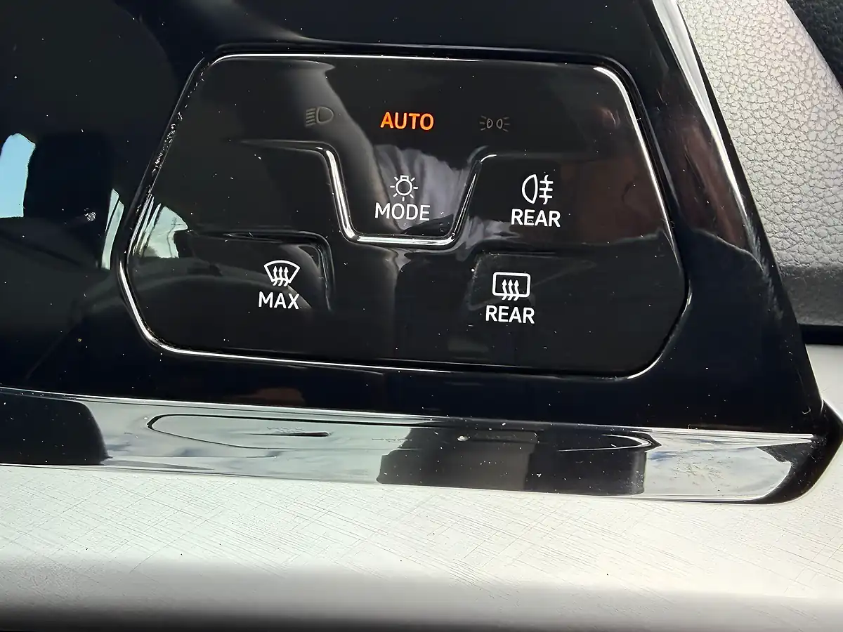 Used 2021 Volkswagen Golf Life Black - Interior and Exterior details 16