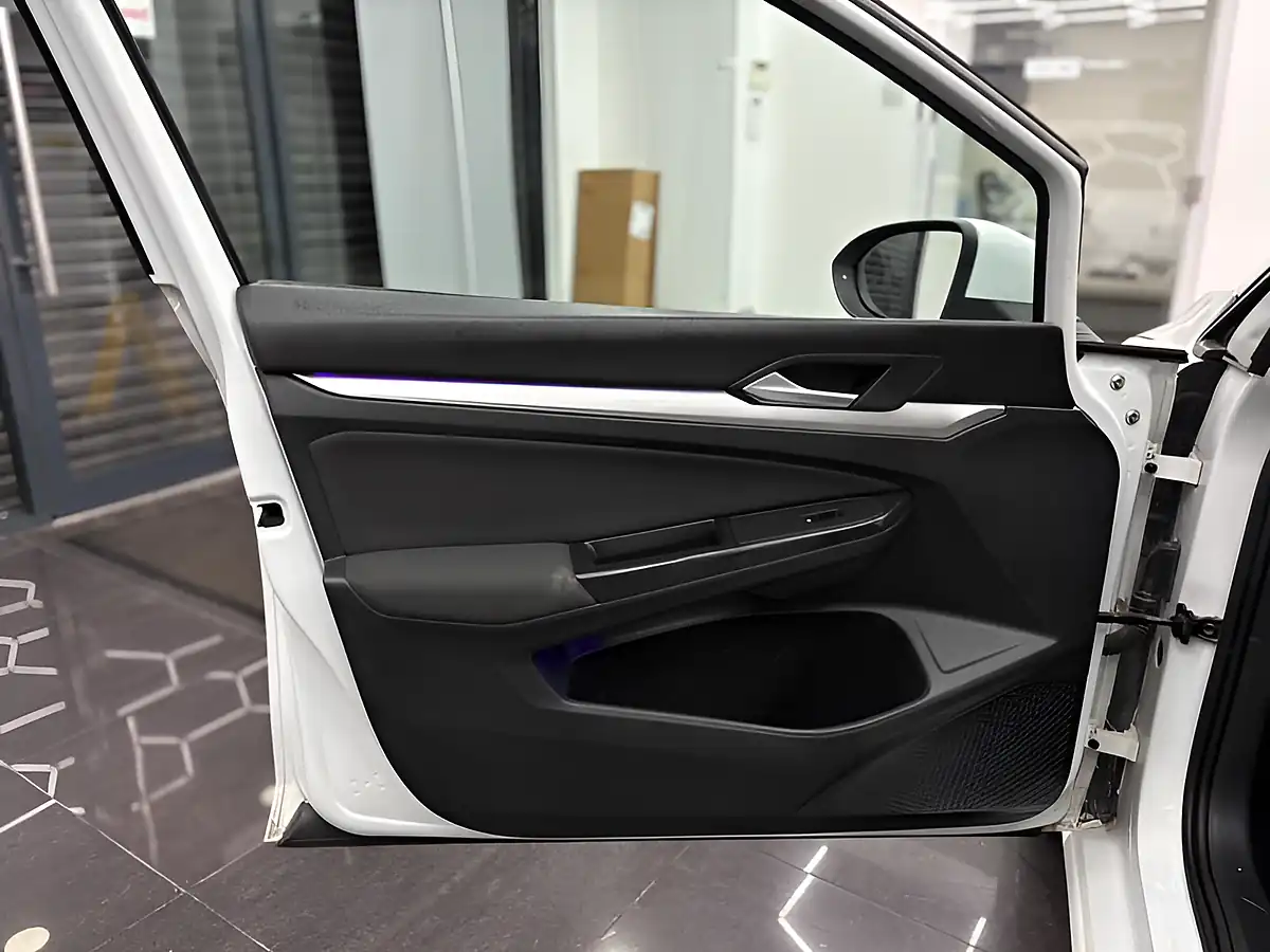 Used 2021 Volkswagen Golf Life White - Interior and Exterior details 12