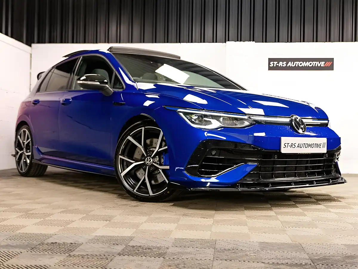 Used 2021 Volkswagen Golf R Blue - Front View