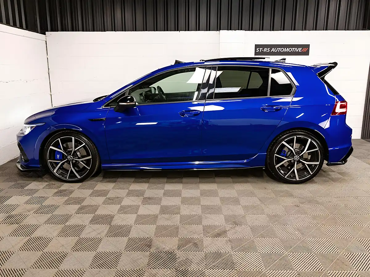 Used 2021 Volkswagen Golf R Blue - Interior and Exterior details 4