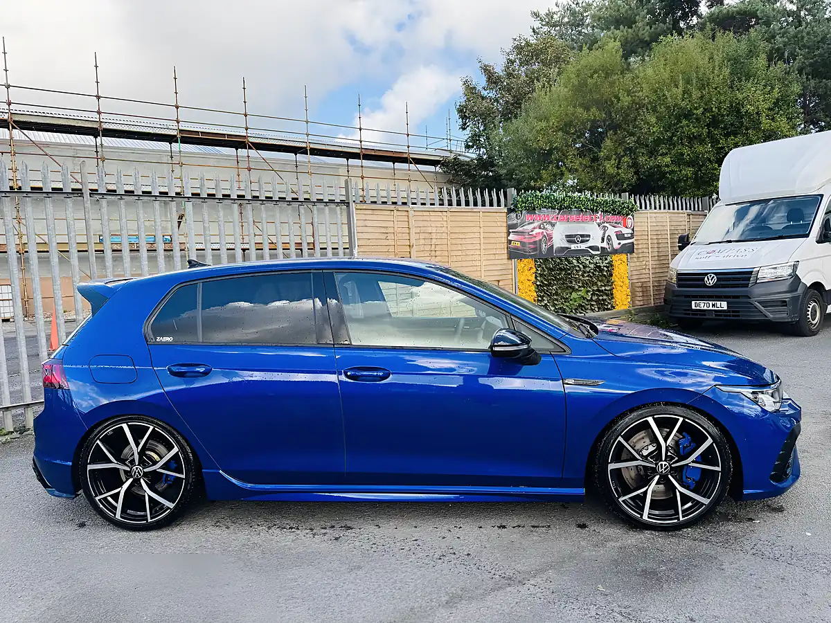 Used 2021 Volkswagen Golf R Blue - Interior and Exterior details 10