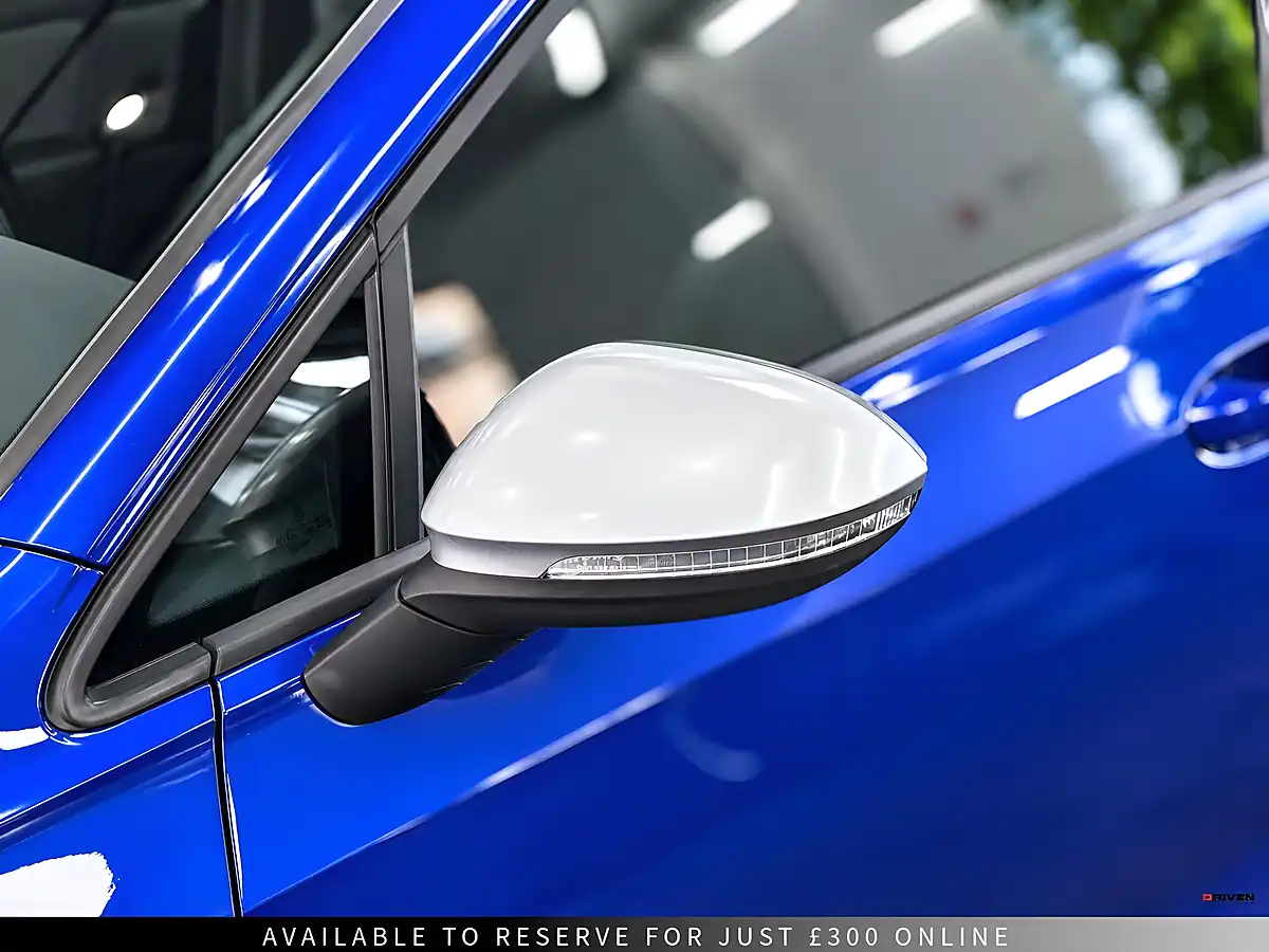 Used 2021 Volkswagen Golf R Blue - Interior and Exterior details 15