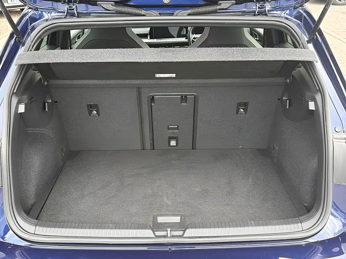 Used 2021 Volkswagen Golf R-Line Atlantic Blue - Interior and Exterior details 13