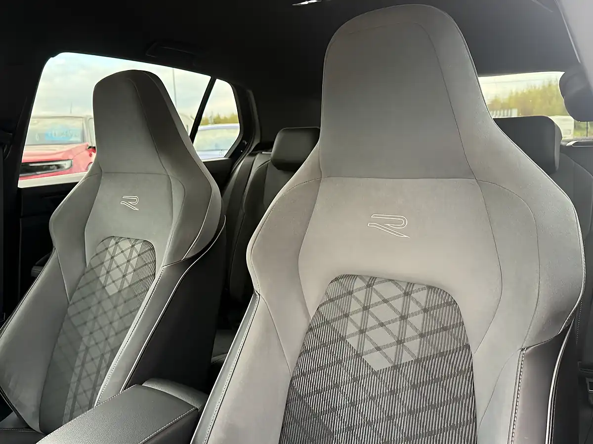 Used 2021 Volkswagen Golf R-Line Atlantic Blue - Interior and Exterior details 17