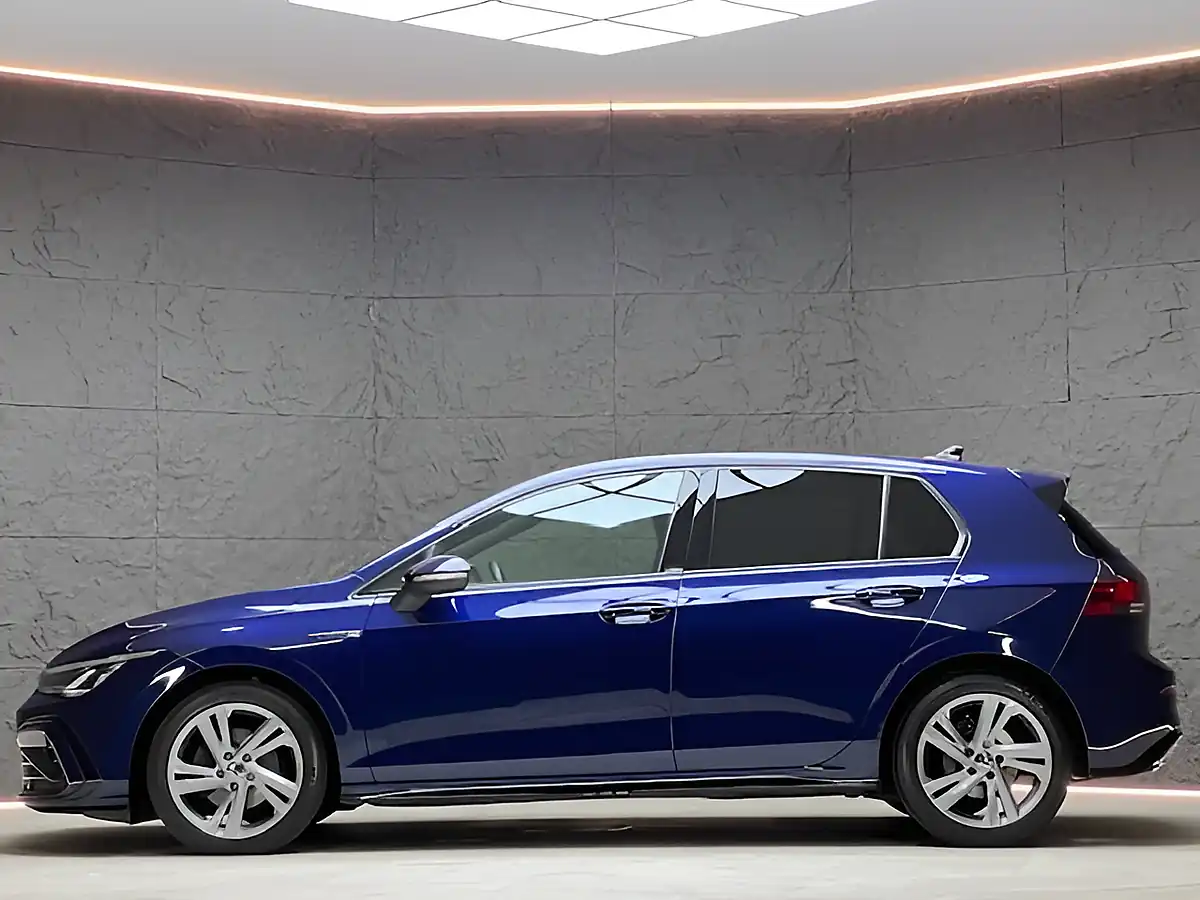 Used 2021 Volkswagen Golf R-Line Atlantic Blue - Interior and Exterior details 8