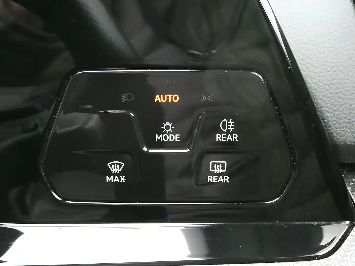 Used 2021 Volkswagen Golf R-Line Blue - Interior and Exterior details 12