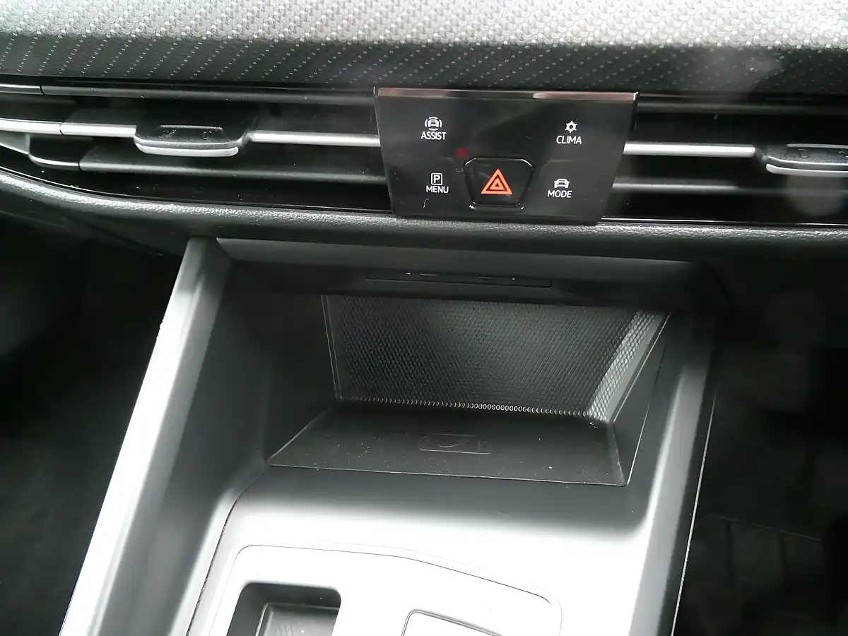 Used 2021 Volkswagen Golf R-Line Blue - Interior and Exterior details 15