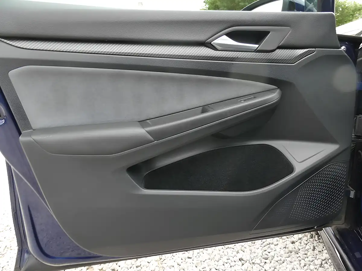 Used 2021 Volkswagen Golf R-Line Blue - Interior and Exterior details 17