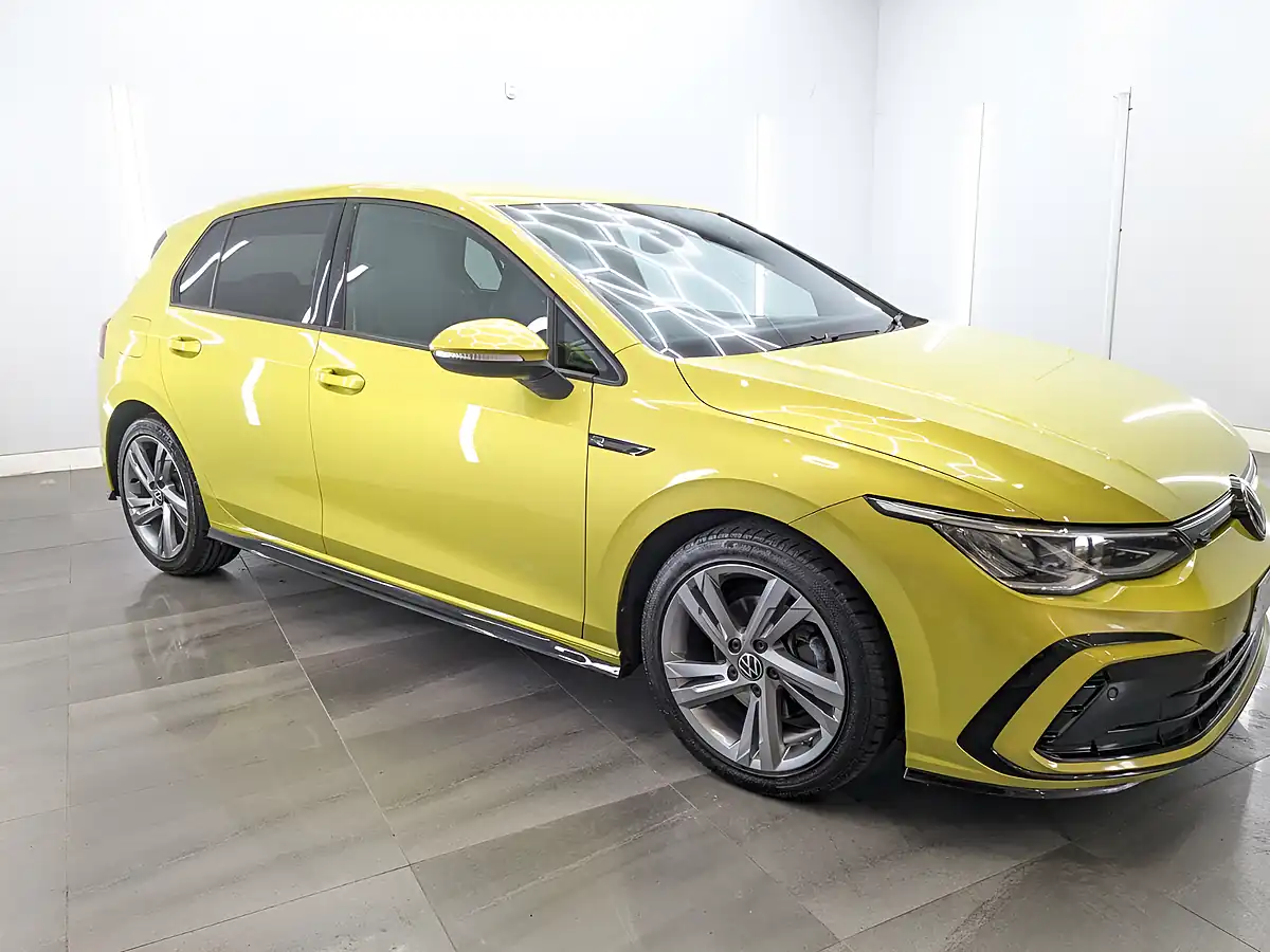 Used 2021 Volkswagen Golf R-Line Lime Yellow - Interior and Exterior details 5