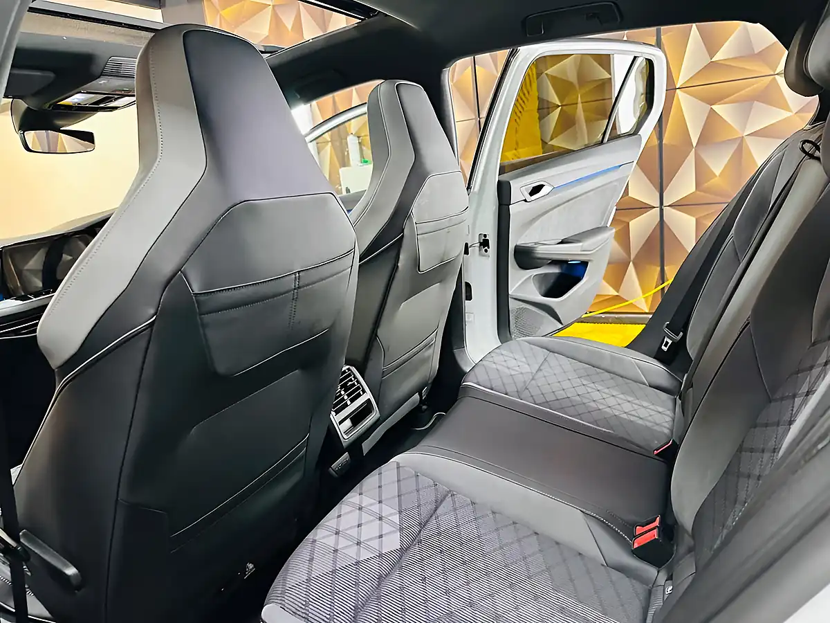 Used 2021 Volkswagen Golf R-Line White - Interior and Exterior details 20