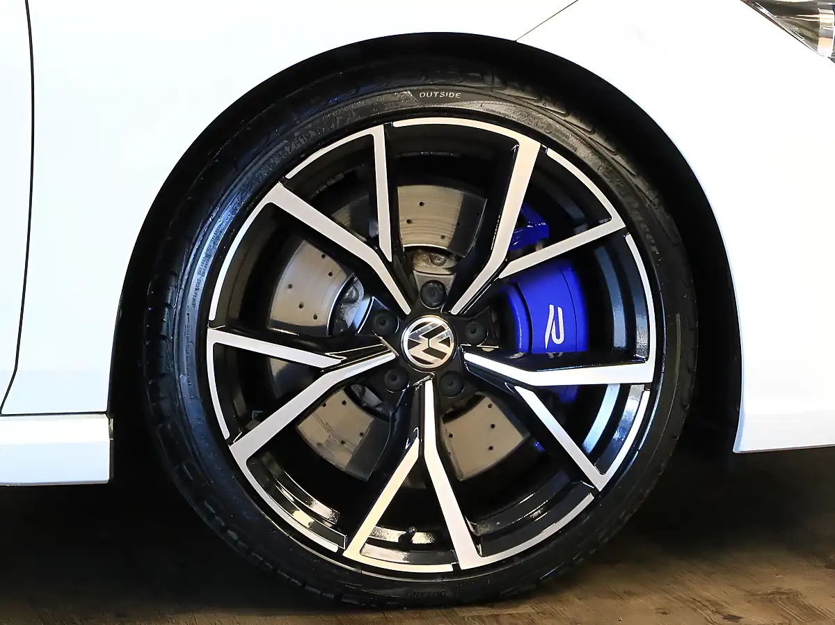 Used 2021 Volkswagen Golf R Pure White - Interior and Exterior details 13