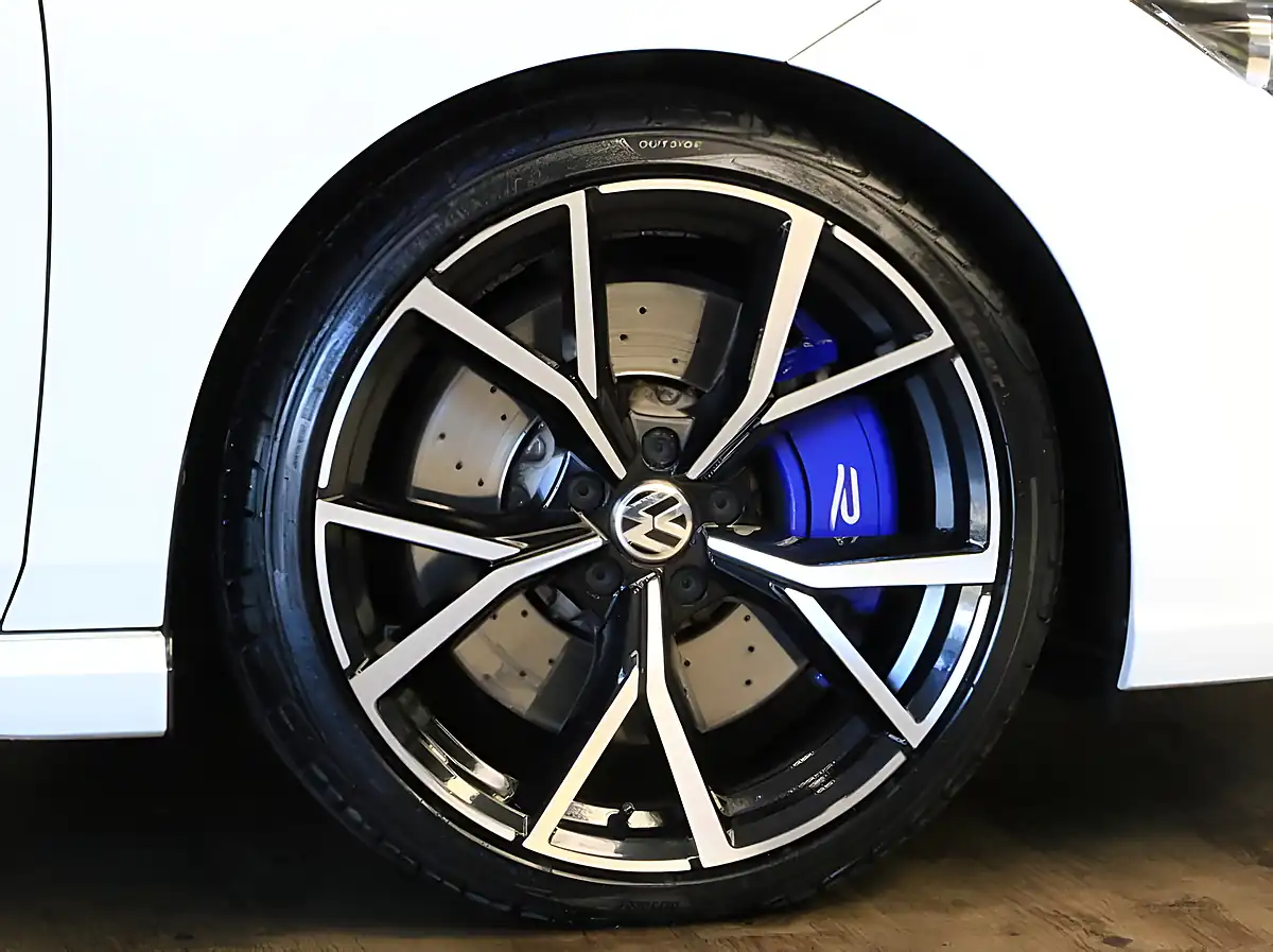 Used 2021 Volkswagen Golf R White - Interior and Exterior details 10