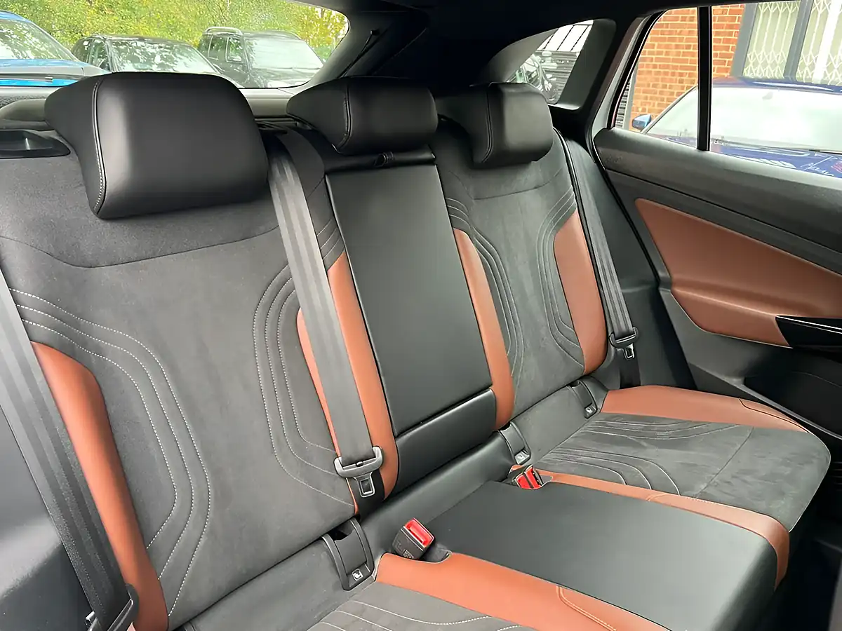 Used 2021 Volkswagen ID.4 Life White - Interior and Exterior details 14