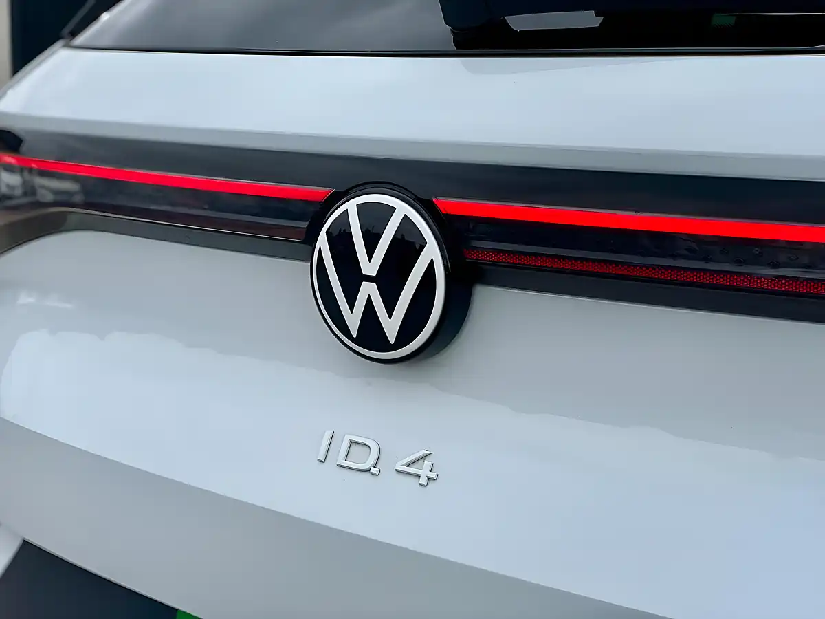 Used 2021 Volkswagen ID.4 Pro Performance 1ST Edition White - Interior and Exterior details 12