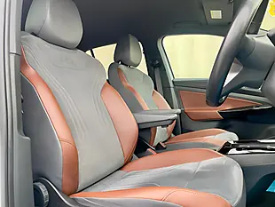 Used 2021 Volkswagen ID.4 Pro Performance 1ST Edition White - Interior and Exterior details 7