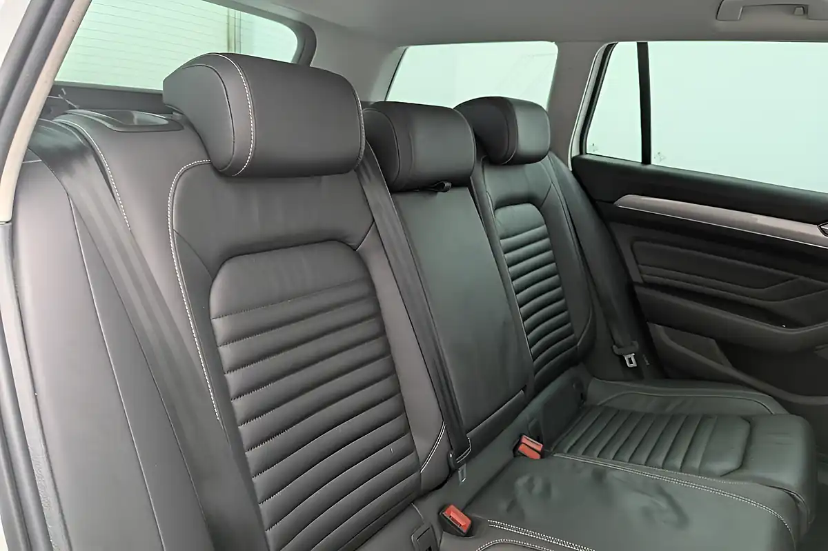 Used 2021 Volkswagen Passat Gte White - Interior and Exterior details 18
