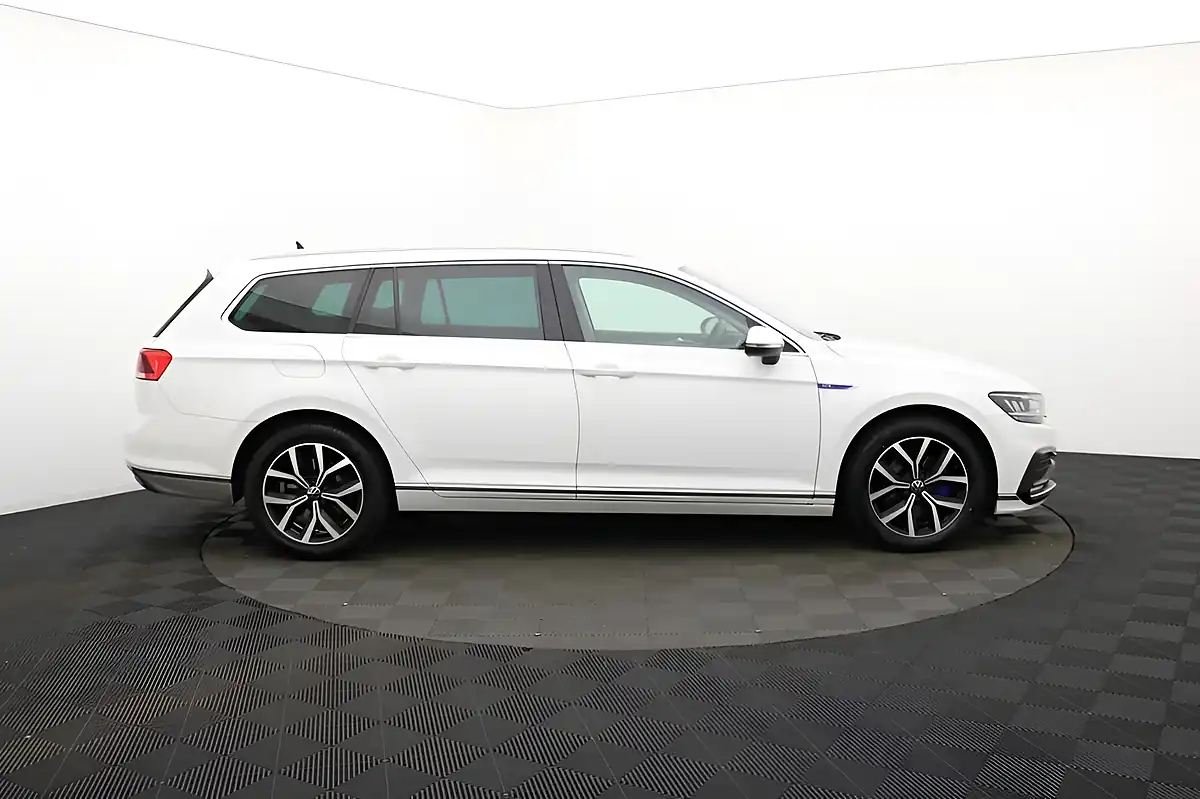 Used 2021 Volkswagen Passat Gte White - Interior and Exterior details 2