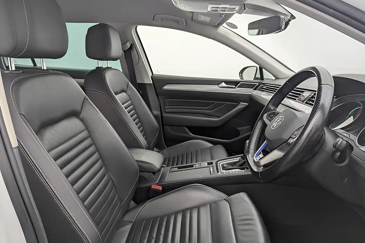 Used 2021 Volkswagen Passat Gte White - Interior and Exterior details 3