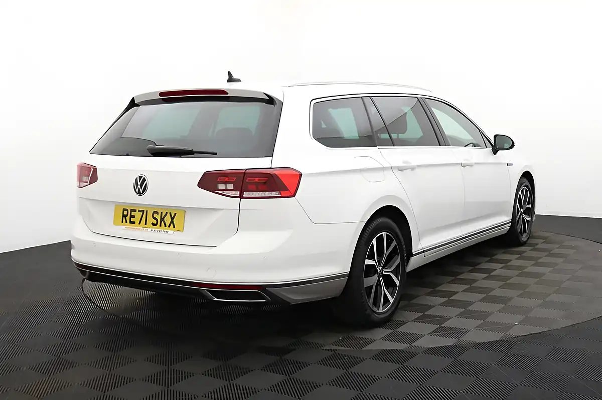 Used 2021 Volkswagen Passat Gte White - Interior and Exterior details 4