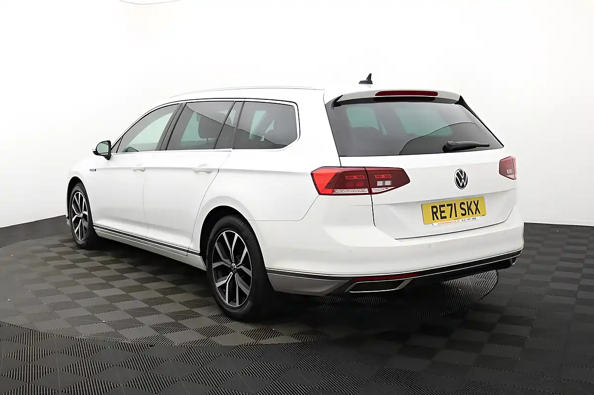 Used 2021 Volkswagen Passat Gte White - Interior and Exterior details 6