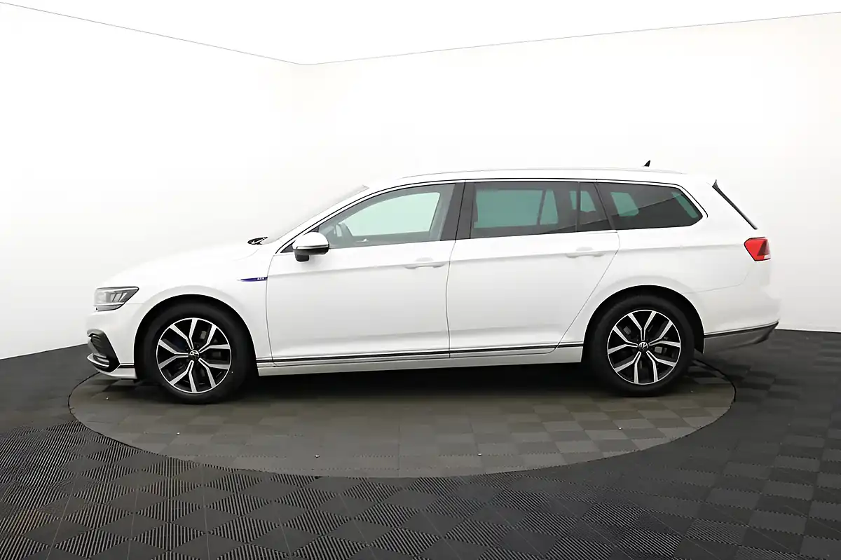 Used 2021 Volkswagen Passat Gte White - Interior and Exterior details 7