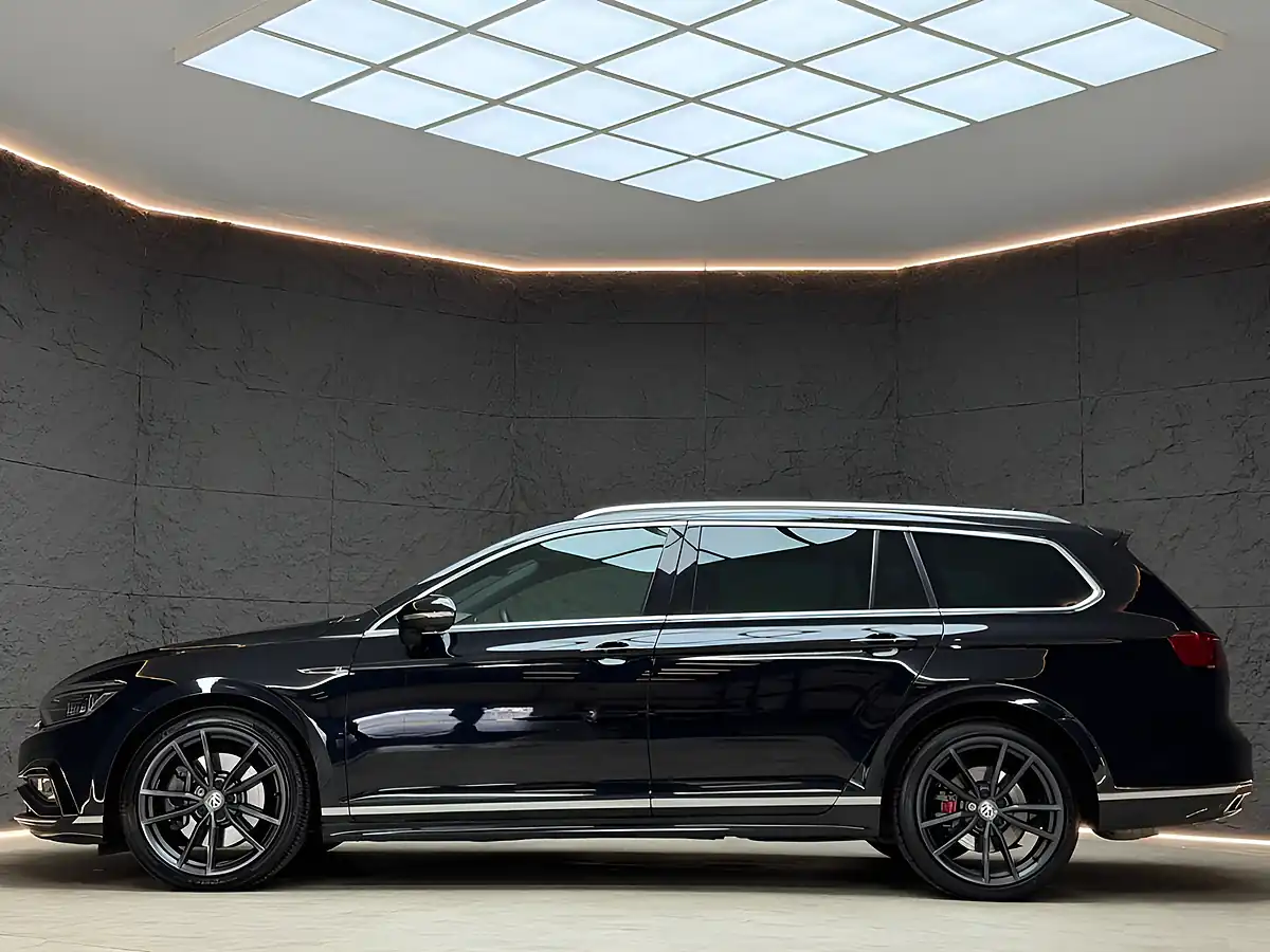 Used 2021 Volkswagen Passat R-Line Edition Black - Interior and Exterior details 5