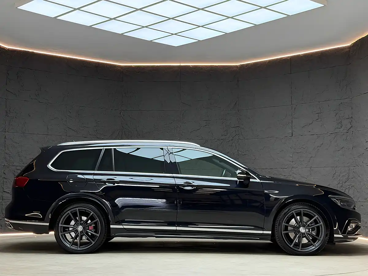 Used 2021 Volkswagen Passat R-Line Edition Black - Interior and Exterior details 9
