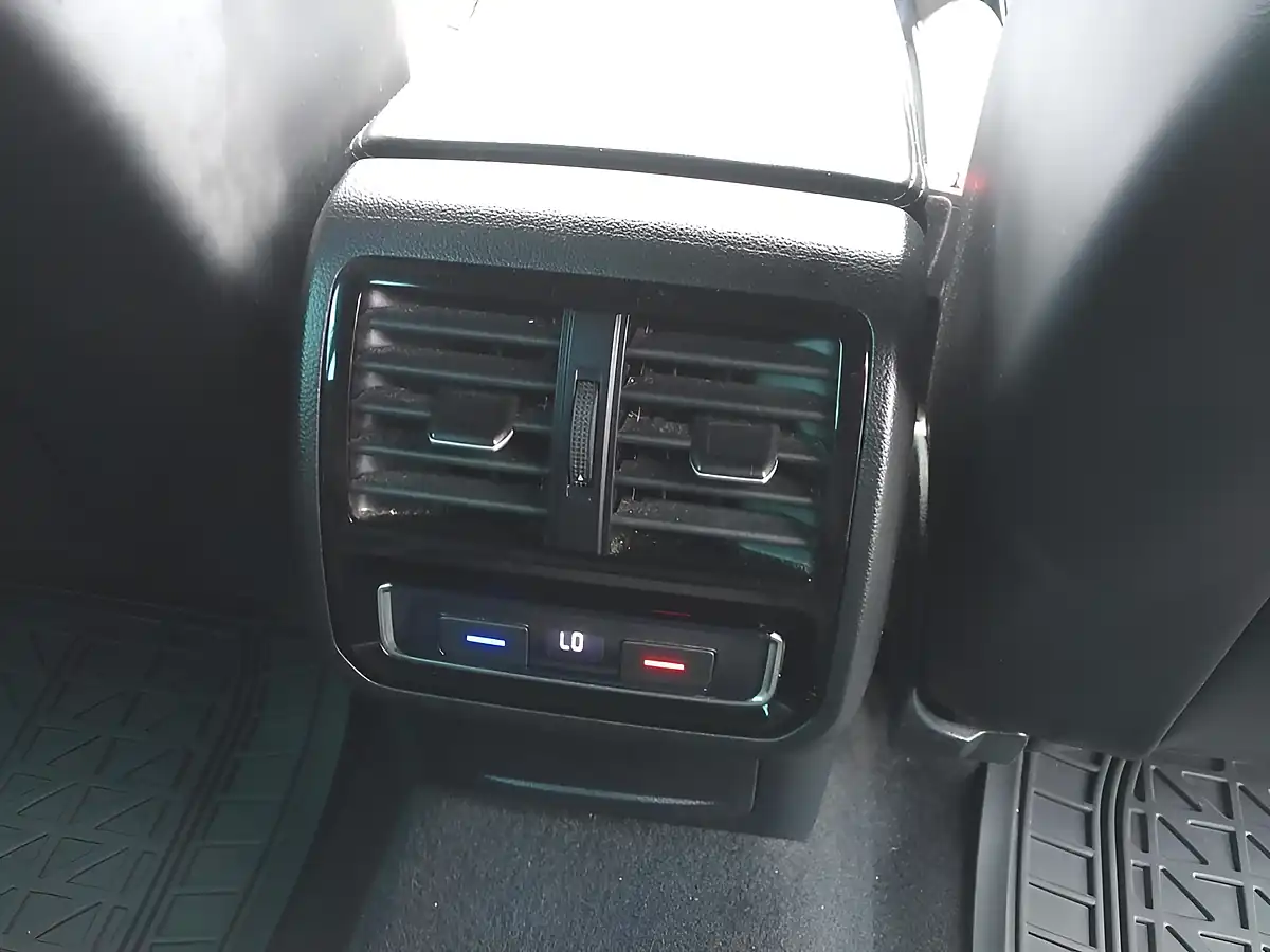 Used 2021 Volkswagen Passat R-Line White - Interior and Exterior details 12